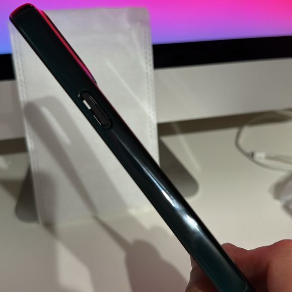 iPhone 15 Pro Max Tough case - Picture 4 of 6